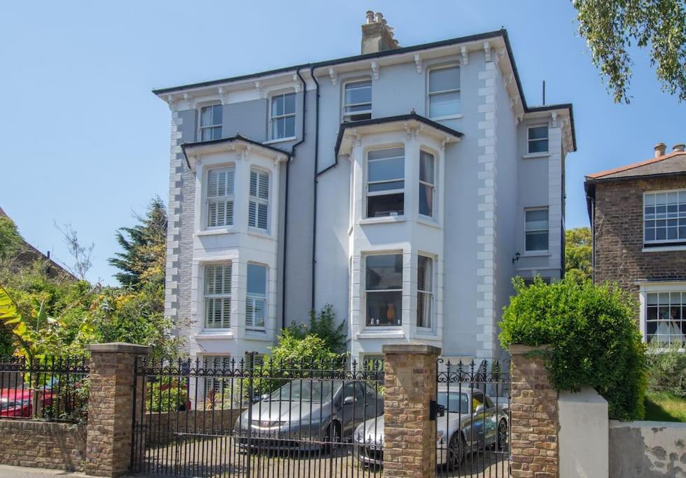 Stunning Large Victorian Maisonette With Sea View Дил Экстерьер фото