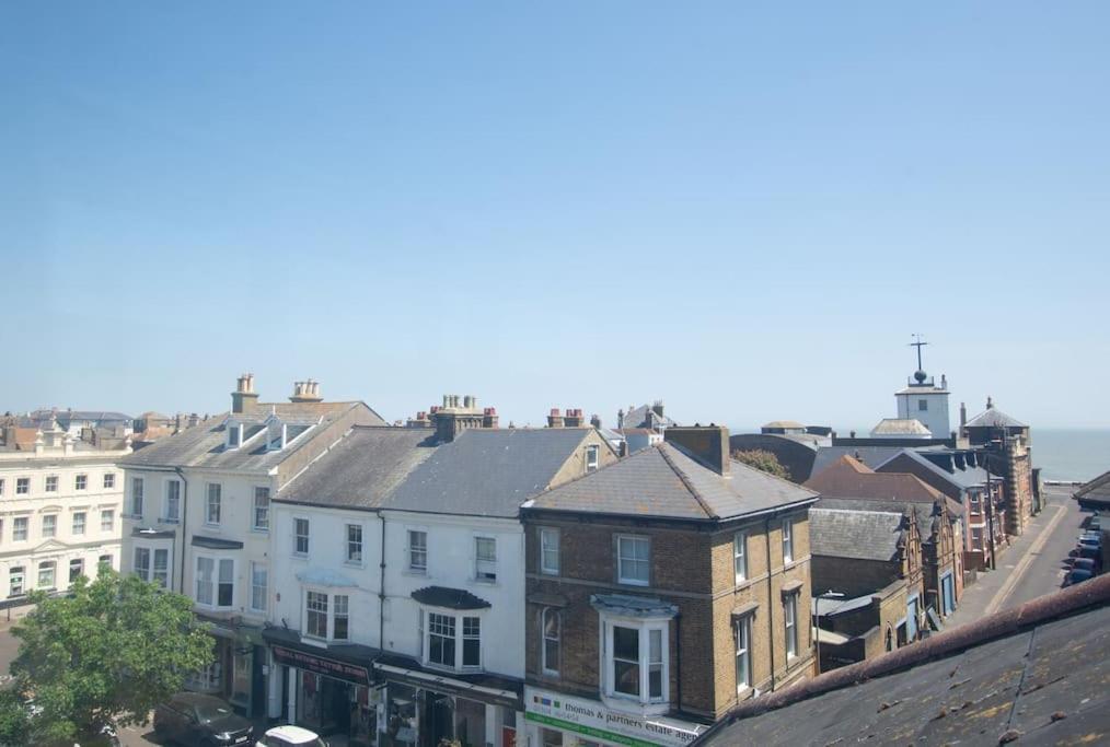 Stunning Large Victorian Maisonette With Sea View Дил Экстерьер фото